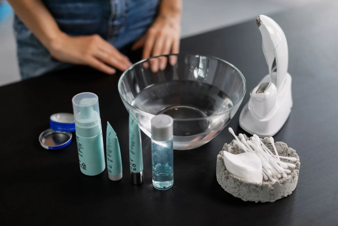 A Simple 4-Step Skincare Routine for Hot, Humid Weather (That Won’t Melt Off)
